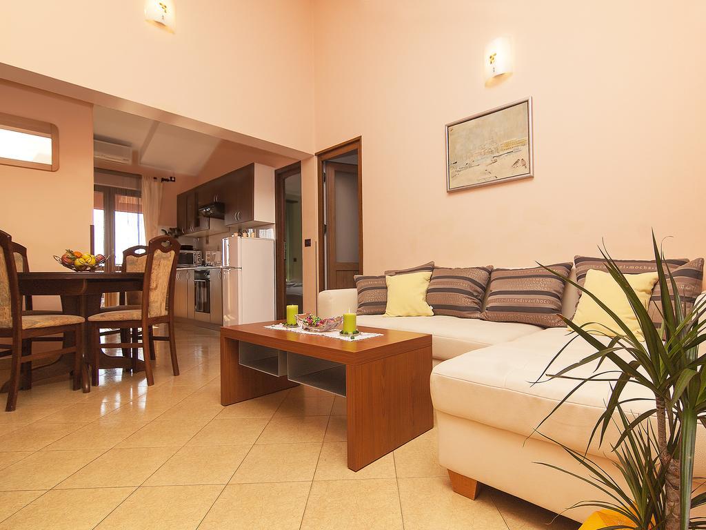 Apartments Cvek โรวีน ภายนอก รูปภาพ