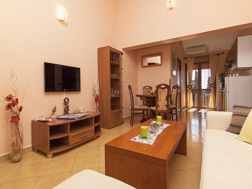Apartments Cvek โรวีน ภายนอก รูปภาพ