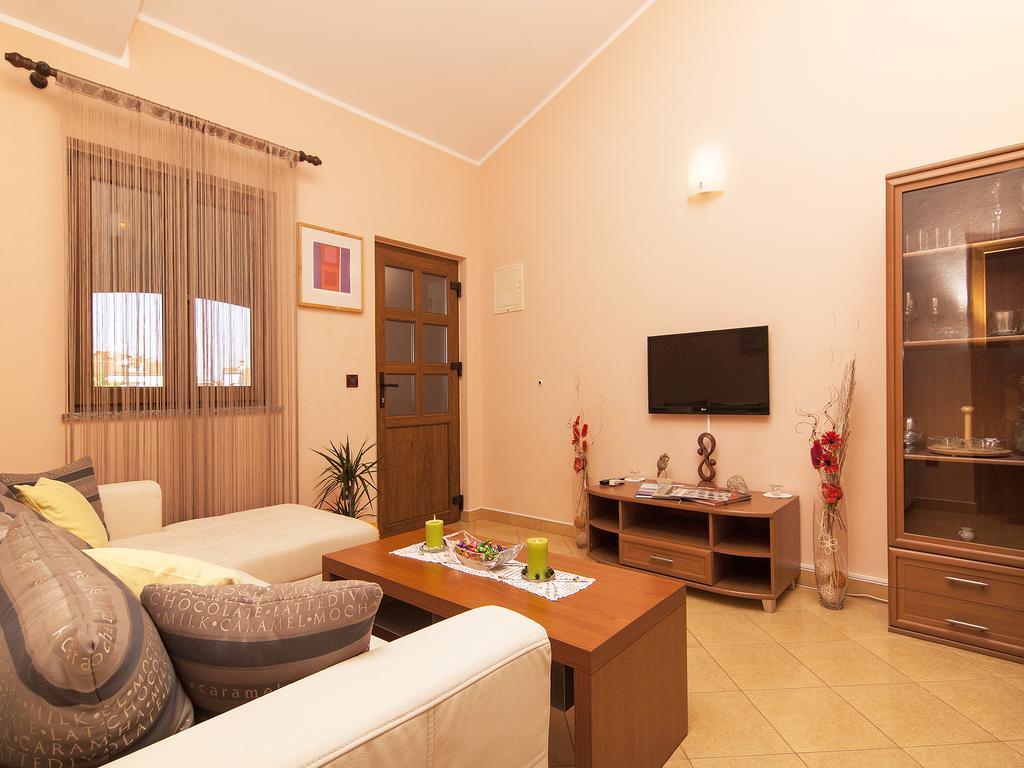 Apartments Cvek โรวีน ภายนอก รูปภาพ
