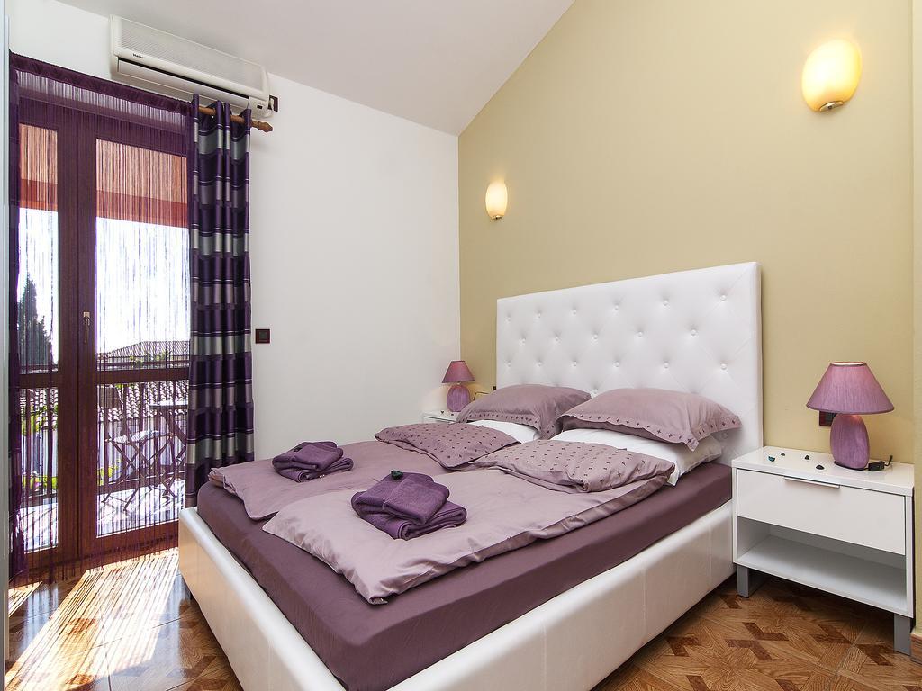 Apartments Cvek โรวีน ภายนอก รูปภาพ